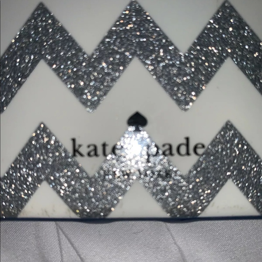 Kate Spade IPhone 7/8 plus wrap case. - Picture 2 of 4
